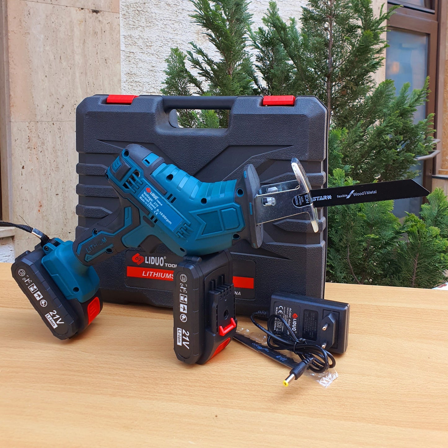 Акумулаторен саблен трион 21 С ДВЕ БАТЕРИИ