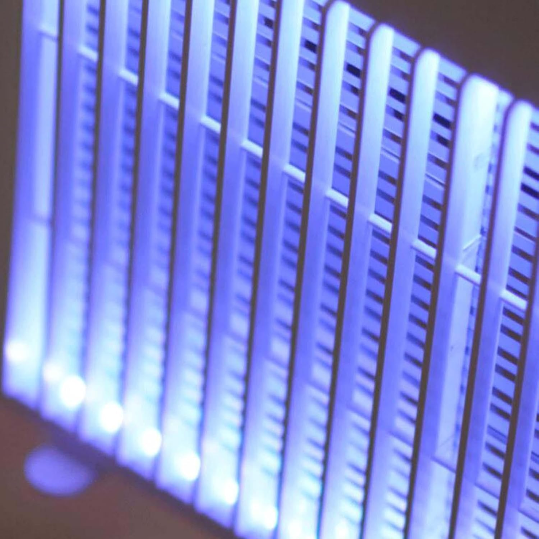 Премиум UV лампа за комари – акумулаторна, тиха и преносима