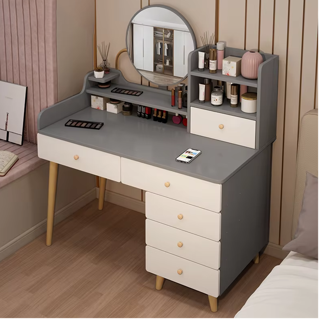 Минималистичен северноевропейски тоалетен стол