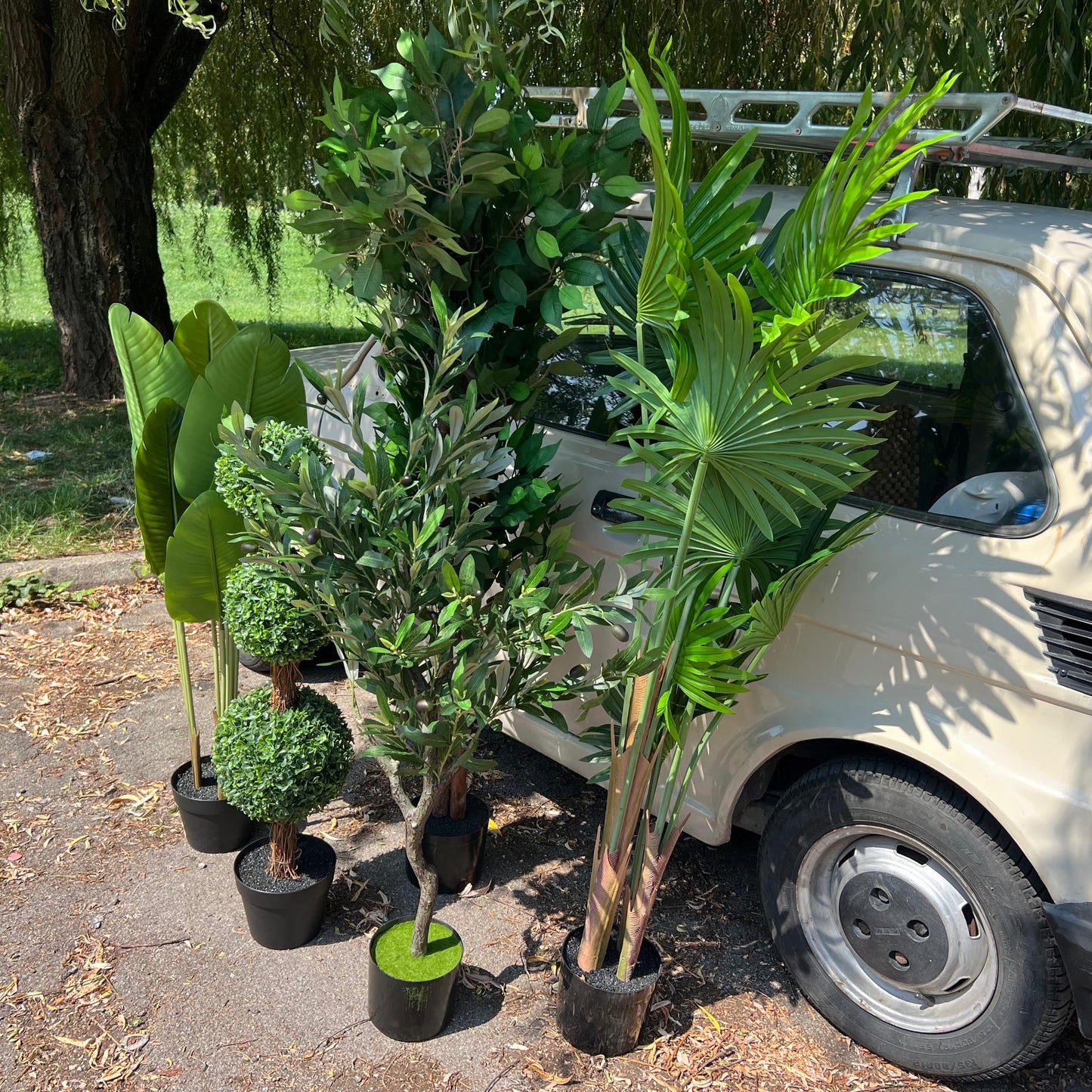 Изкуствени растения за всяко пространство – изберете вашия тип