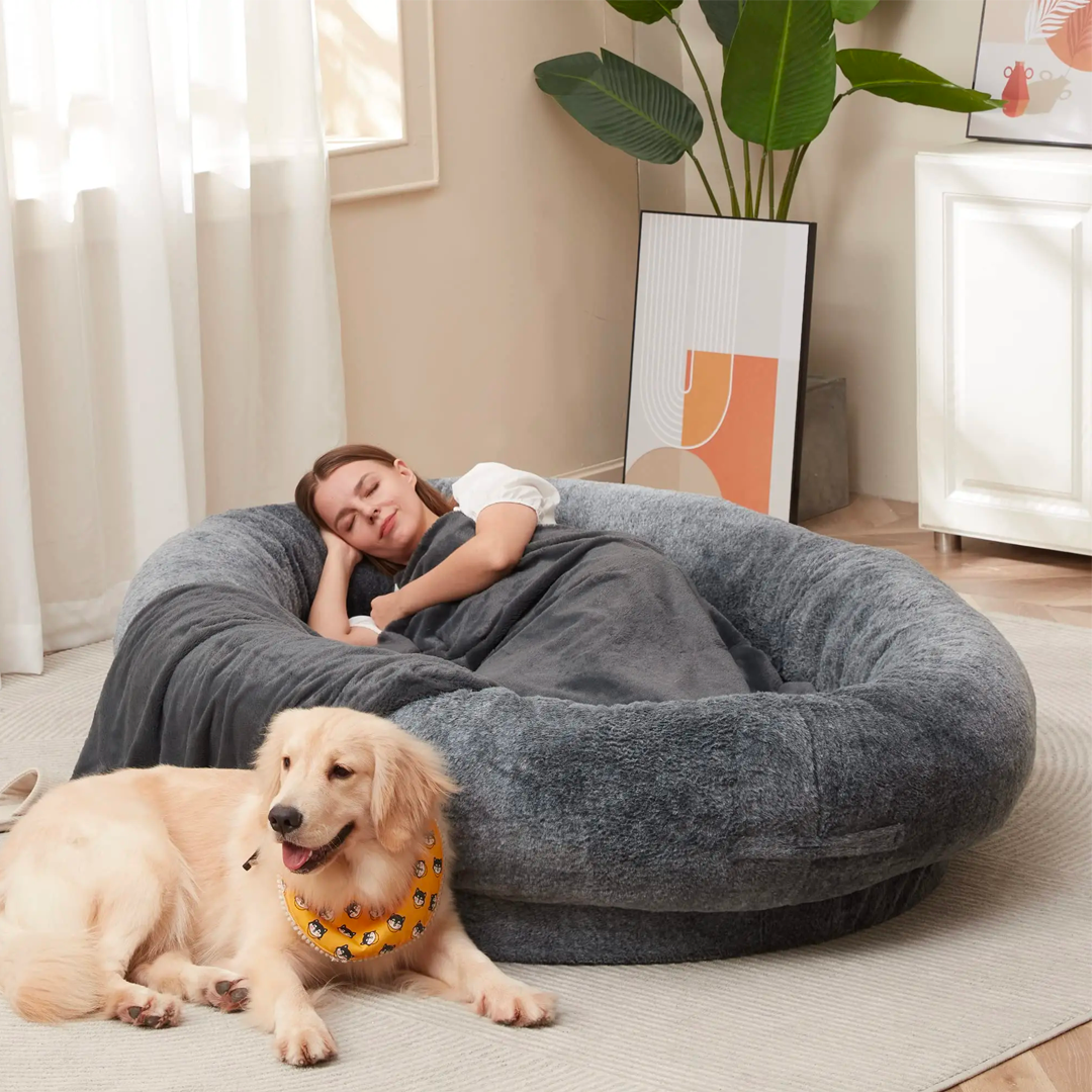 Гигантско легло с човешки размери