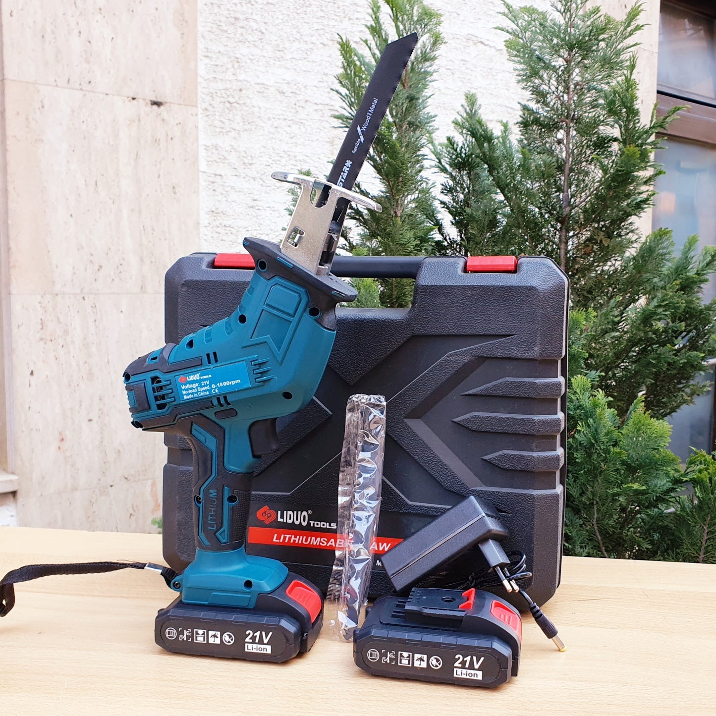 Акумулаторен саблен трион 21 С ДВЕ БАТЕРИИ