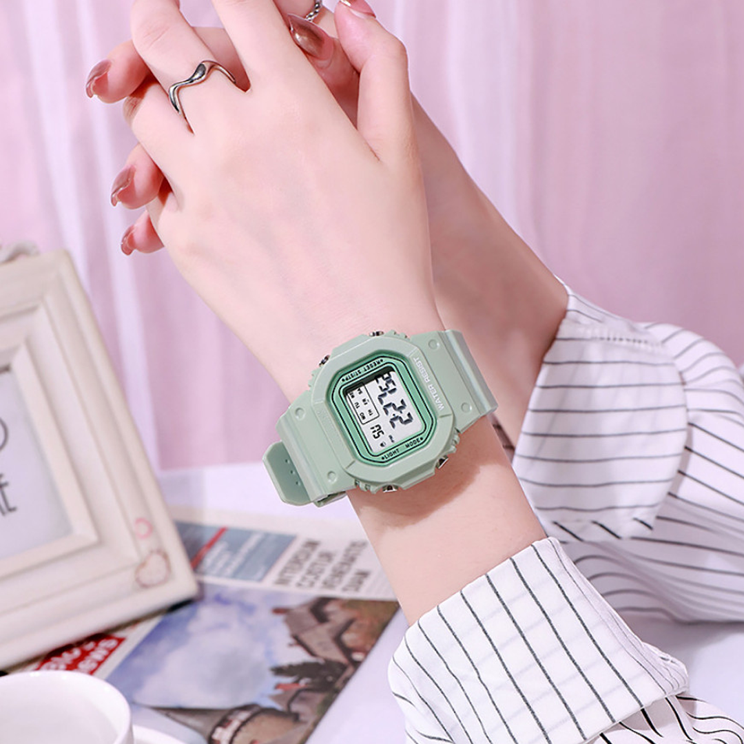 Цифров многофункционален часовник